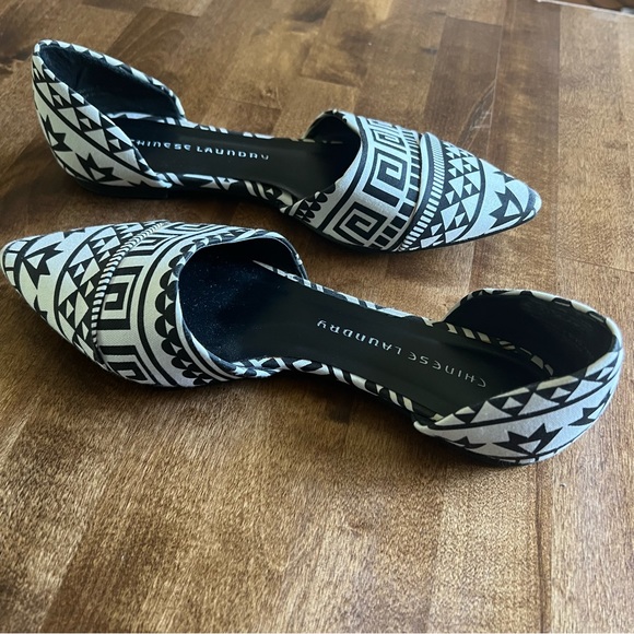Chinese Laundry "Easy Does It" Aztec Canvas Flats - Picture 8 of 13